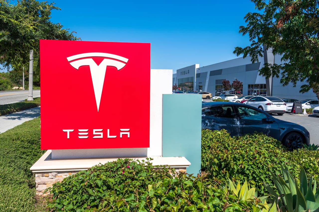 Dlaczego zwiększyłem swoje udziały w Tesli (NASDAQ:TSLA)? Zaskakujący powód!